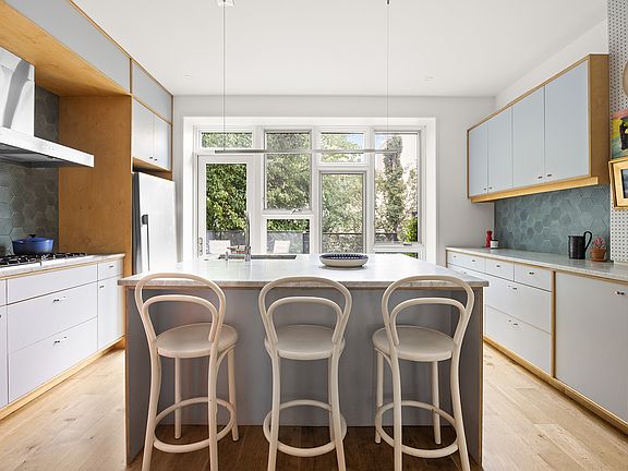 5th image of 313 12th St #2