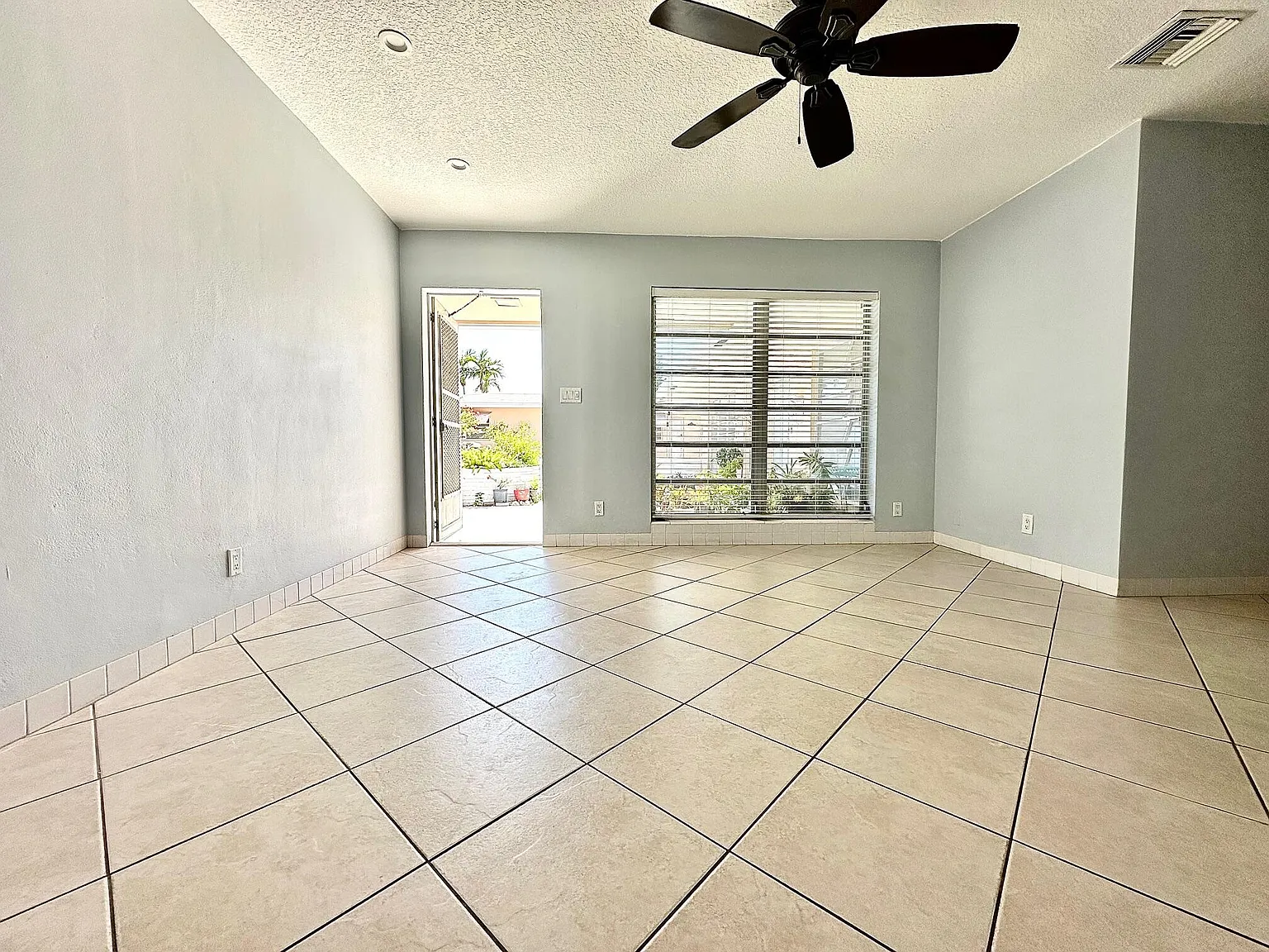 2 bed, 2.0 bath, 771 sqft, $1,900 — Photo 2