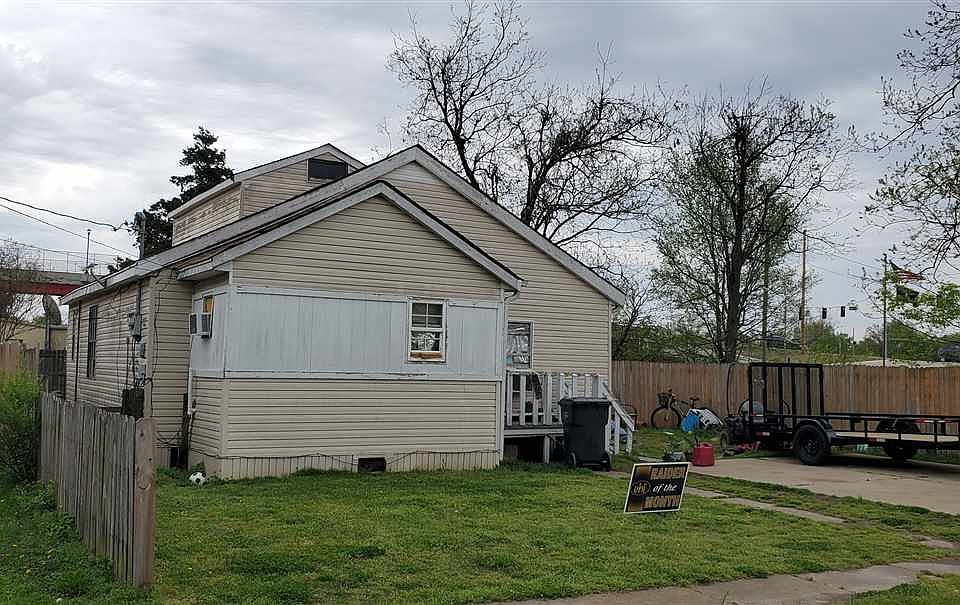 2nd image of 2106 Clark St