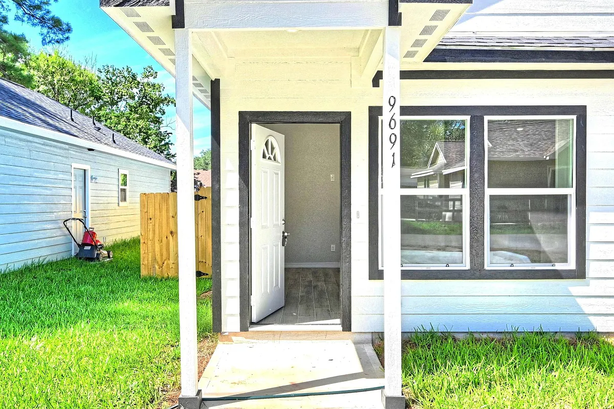 Building Photo - 11789 White Cedar
