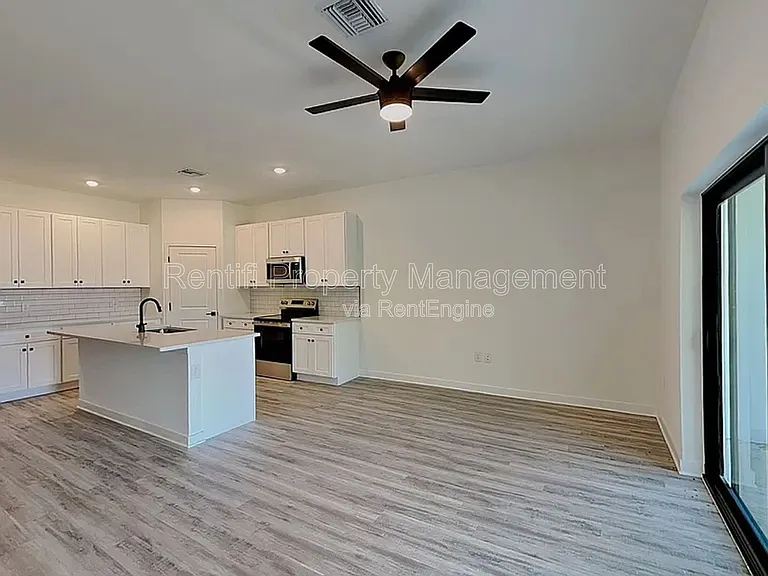 558 Nimitz Blvd — Photo 2