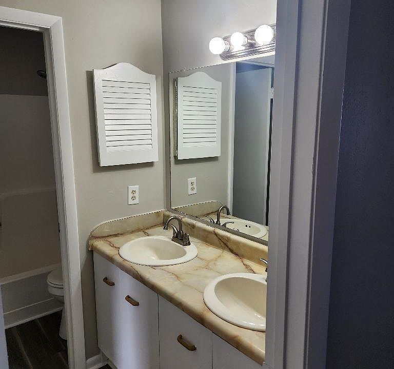 1st image of 1050 Bay St #1050