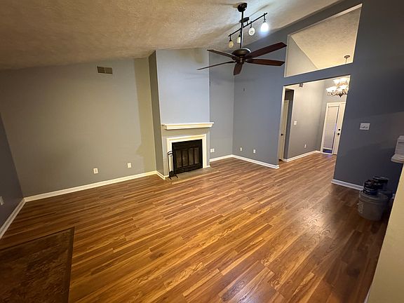 4th image of 1661 Summerhill Dr