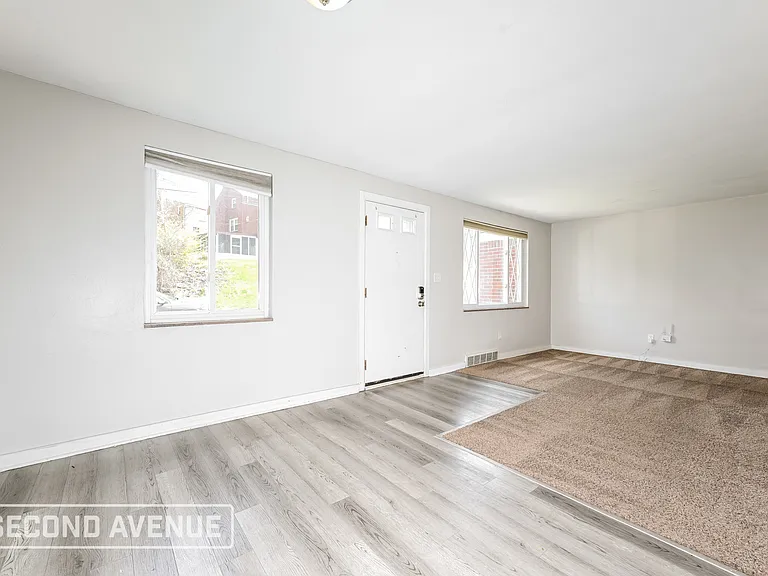 220 Briarwood Dr — Photo 6