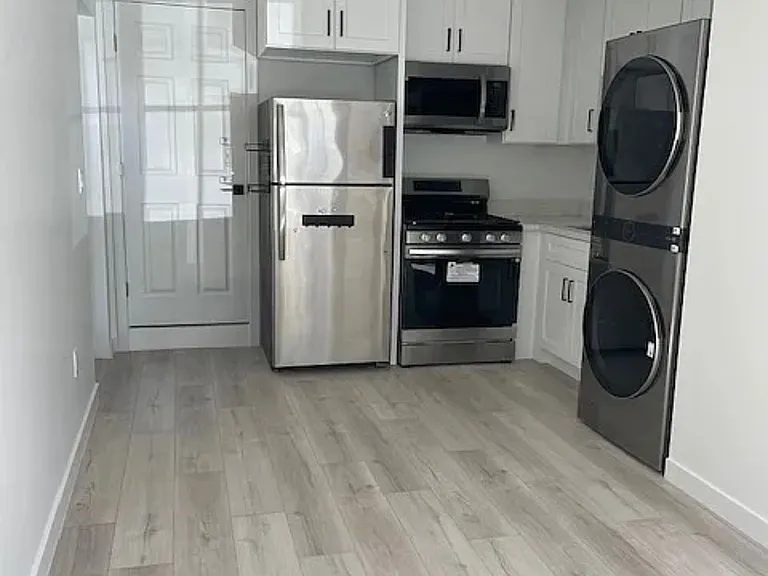 187 W Sidlee St #A — Photo 2