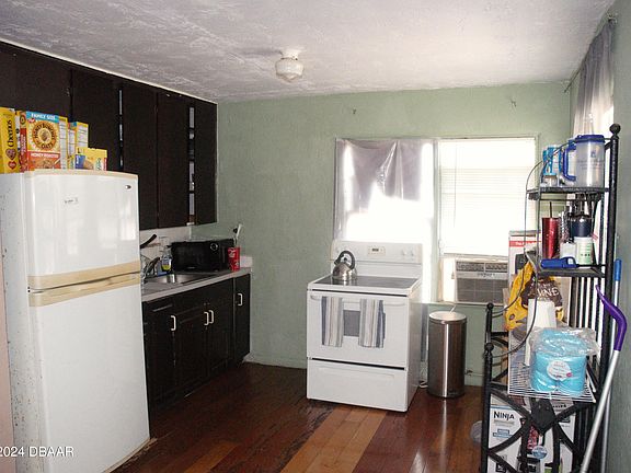 4th image of 400-402 S Peninsula Dr