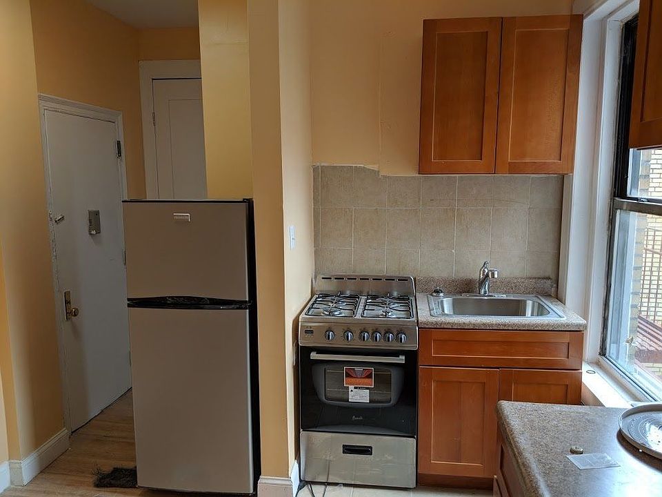 2nd image of 170 E 19th St APT 4B