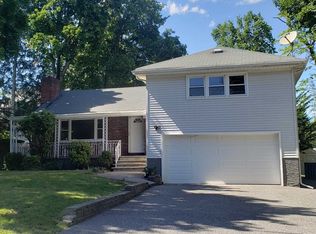 11 Chestnut St, Cresskill, NJ 07626