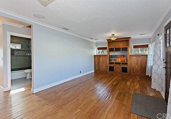 4th image of 424 E I St