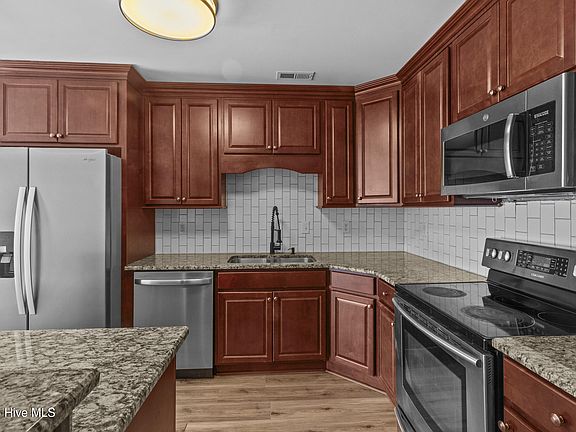 2nd image of 118 Heather Glen Circle