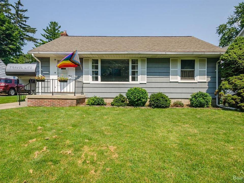 1st image of 709 Collegewood St