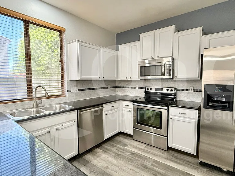 9231 E Lindner Ave — Photo 5