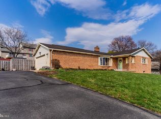 813 Nesbit Dr, Carlisle, PA 17013