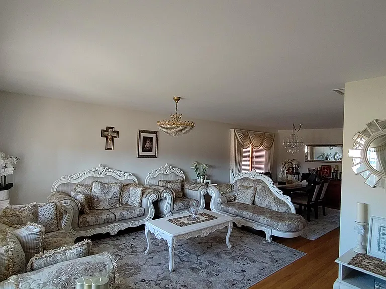 8919 Ozark Ave — Photo 5
