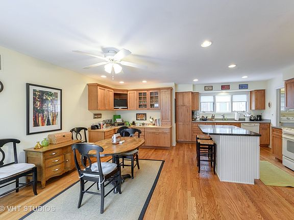 3rd image of 1714 Landcaster Ct