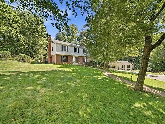 4th image of 811 Olive St