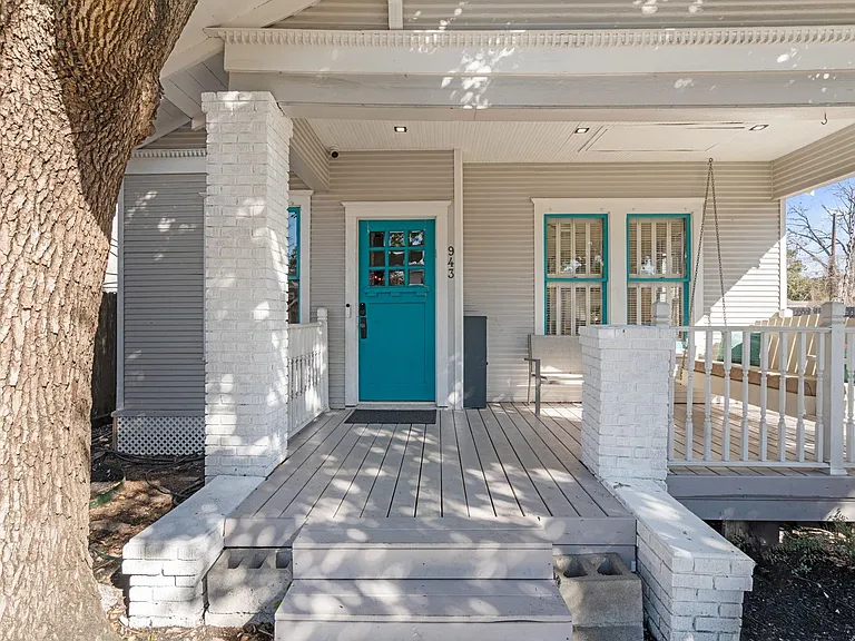 943 Pecore St — Photo 9
