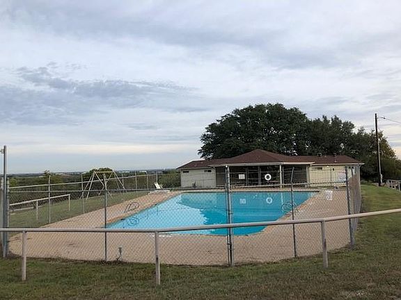 4th image of 2611 Creekview Dr