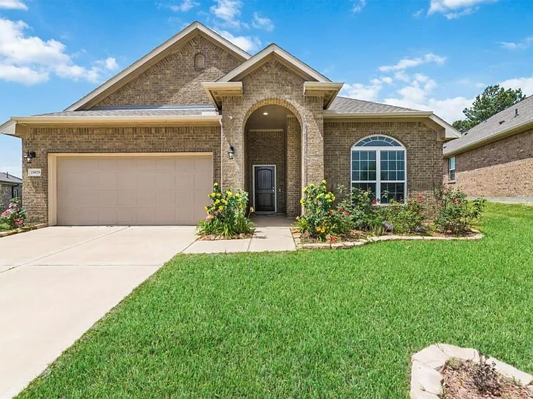 19029 Villa Ln — Photo 1