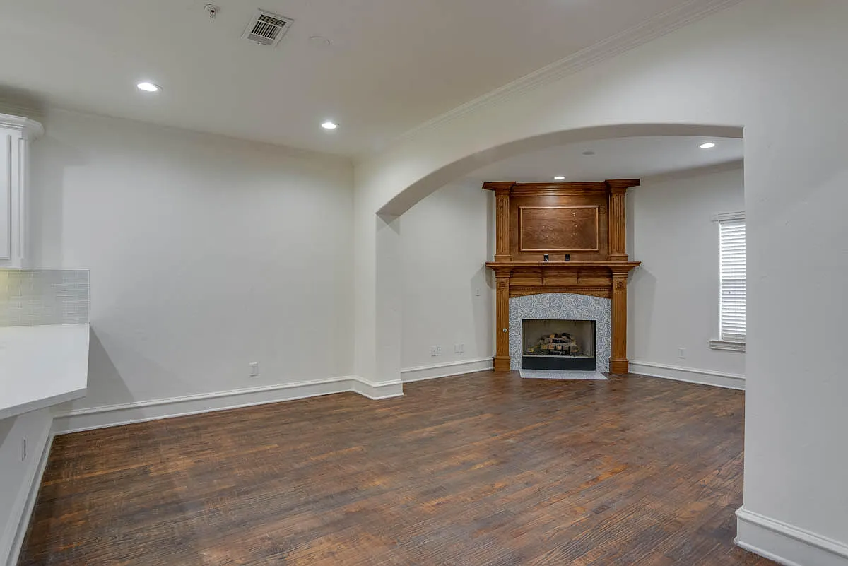 2 bed, 1941 sqft, $3,950 — Photo 3