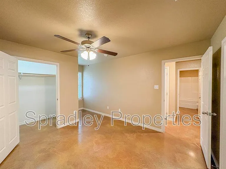 829 Laila Ln — Photo 9
