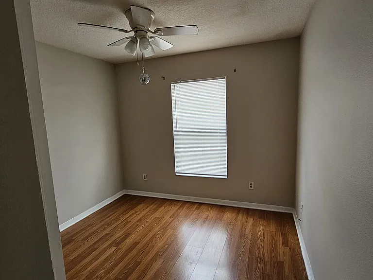 7642 Fordham Creek Ln — Photo 12