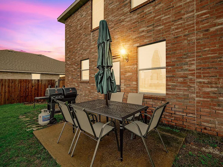2136 Dayton Ln — Photo 28