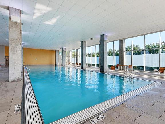 Heated Pool & Jacuzzi