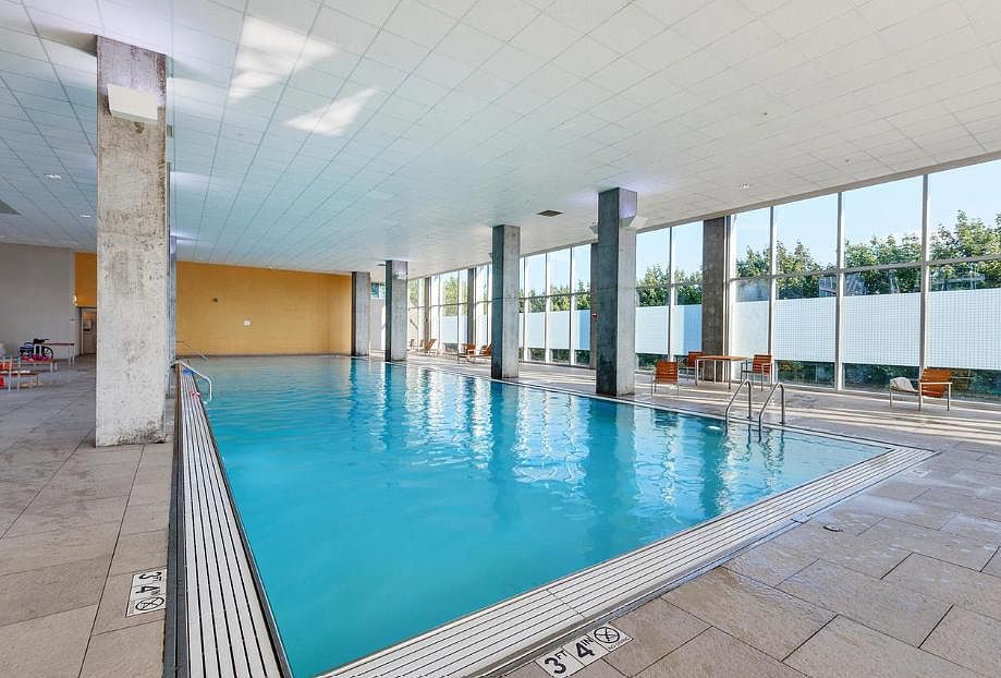 Heated Pool & Jacuzzi