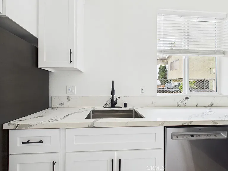 625 Orizaba Ave #5 — Photo 2