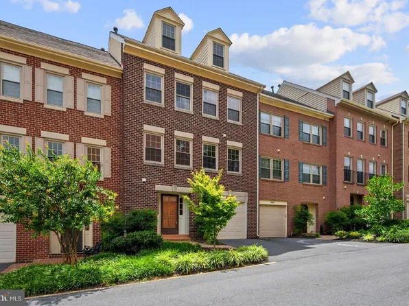 5105 Skyline Village Ct #8, Alexandria, VA 22302