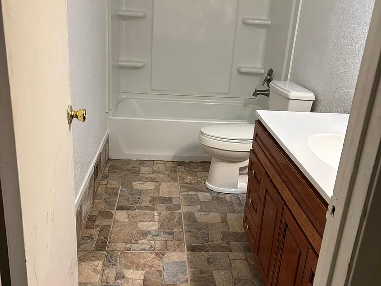 86 Huntington Cir — Photo 5