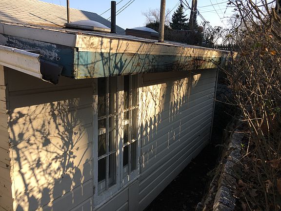 Westside  Cobblestone wall 