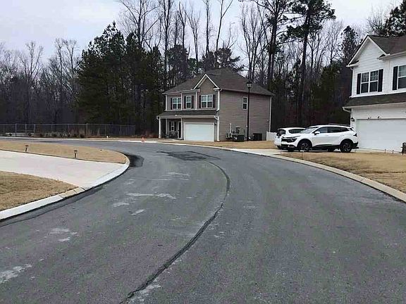 4th image of 450 Collington Cir