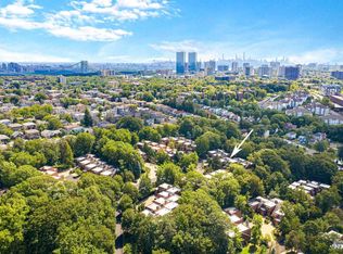 40 Hidden Ledge Rd, Englewood, NJ 07631