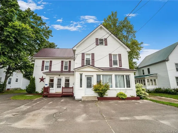119 Saunders Rd, McAdam, NB E6J 1L7