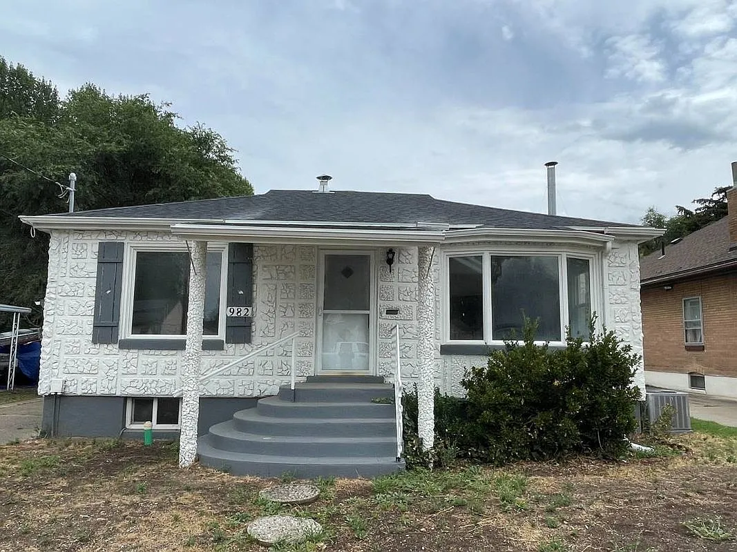 5 bed, 2.0 bath, 2300 sqft, $650 — Photo 1