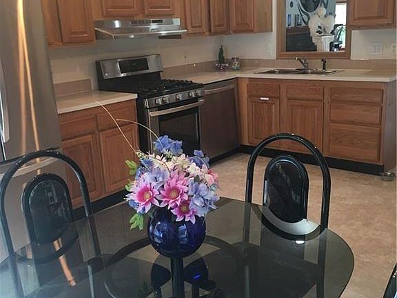 4th image of 14 Giovanni Rose Ct