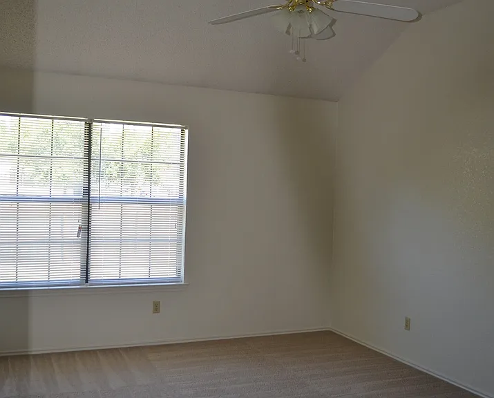 2521 Creek Dr — Photo 4