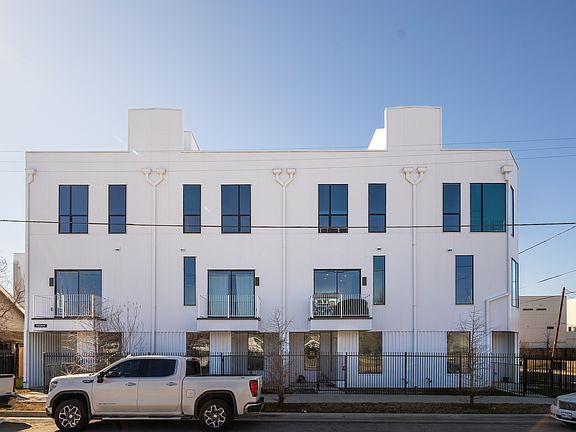 2nd image of 4322 Roseland Ave #8