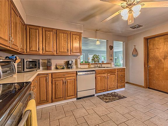 3rd image of 609 Melvin Dr