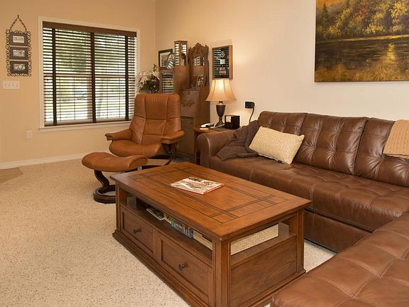 3rd image of 1502 Bentley Cir