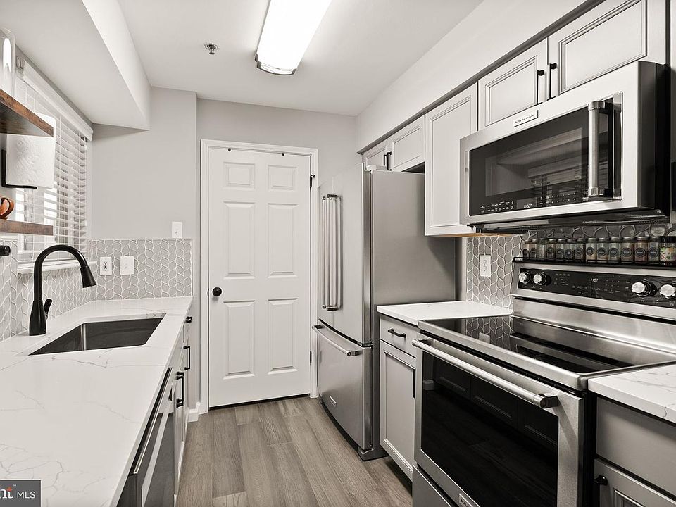 1st image of 1504 Lincoln Way APT 406