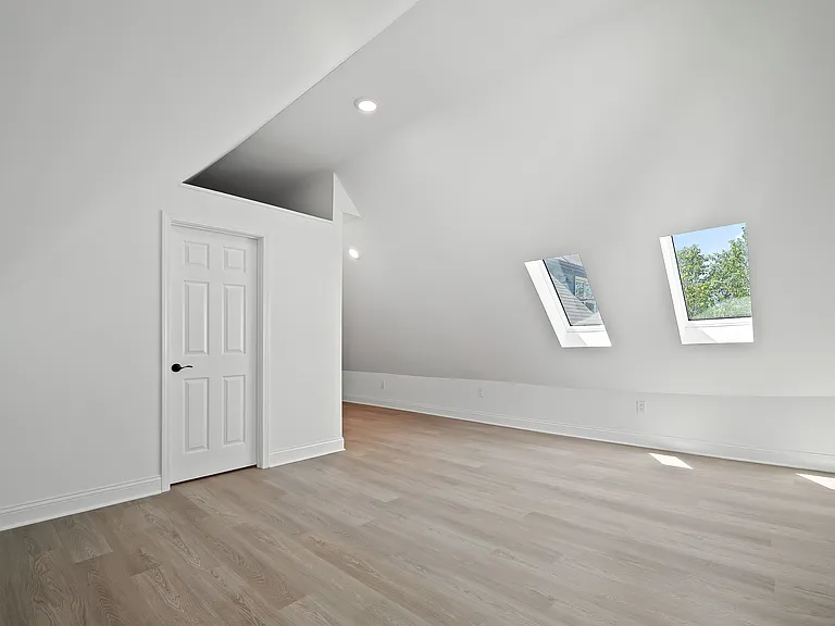 2037 W 11th St #4 — Photo 16