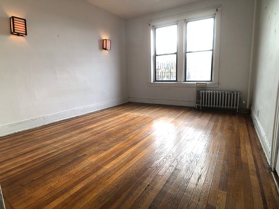 2nd image of 2100 Westbury Ct #L5