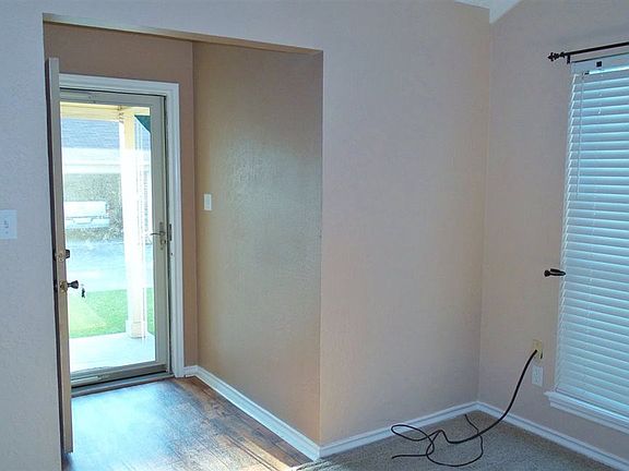 3rd image of 3113 Keller Ave