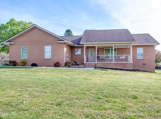 329 Hickory Ln, Jacksboro, TN 37757