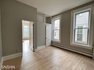 1308 N Astor St UNIT 1, Milwaukee, WI 53202