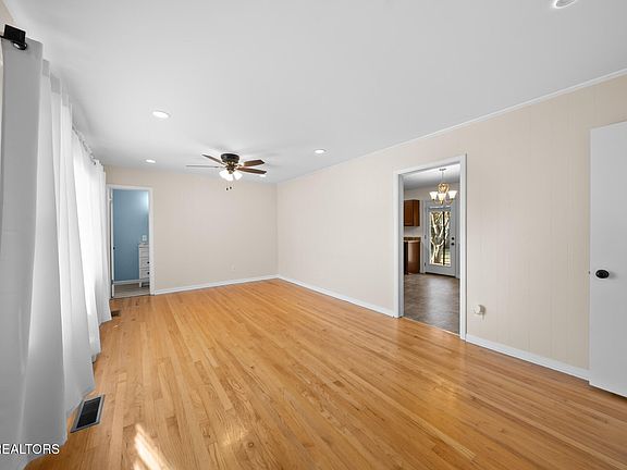 4th image of 4317 Eagle Dr