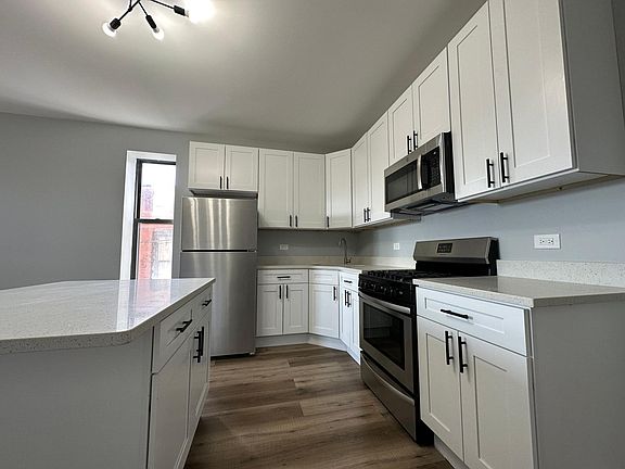 2nd image of 1145 N Sacramento Ave APT 2